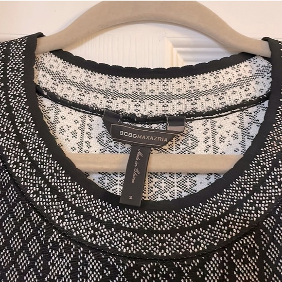 BCBG MAXAZRIA size small fitted beautiful woven pattern dress - Picture 3 of 5